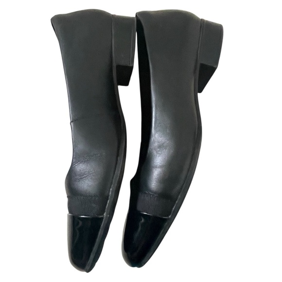 Clarks Women's Black Patent Flats Size 9 - Picture 8 of 9